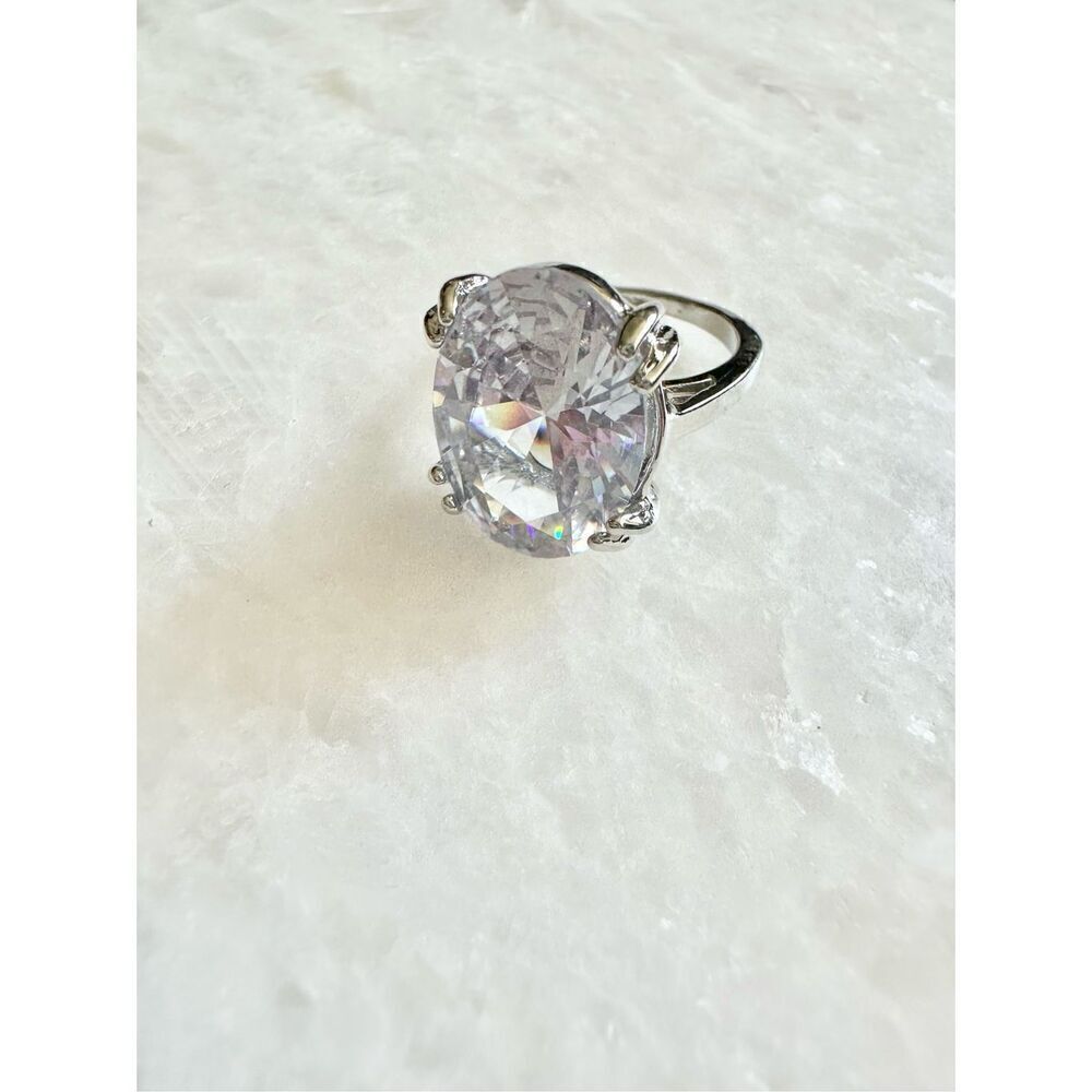 Large oval cut super sparkly cubic zirconia cocktail ring size 8